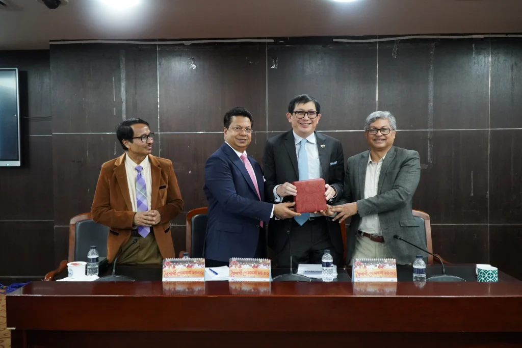 NSU Hosts Seminar on Singapore’s Experience and Role in International Law